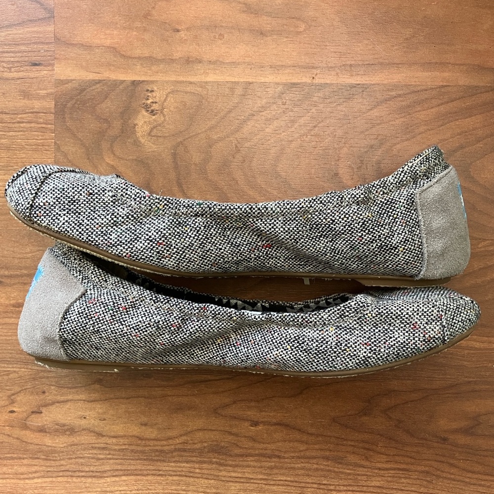EUC TOMS Ballet Flats, women size 9.5 - Picture 3 of 6